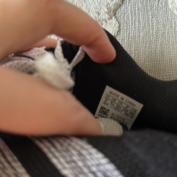 3 pairs of sneakers - Picture 12 of 14